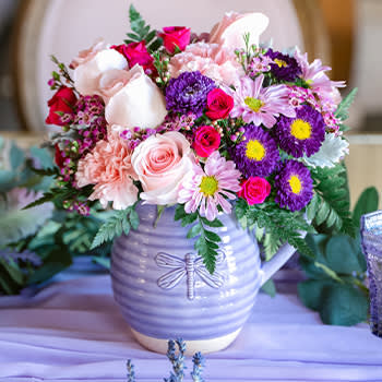 SHOP 100% LOCAL FLORIST<br>BOUQUETS