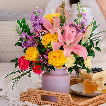Teleflora's Cheerful Gift Bouquet