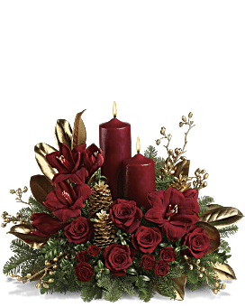 Arreglo floral navideño a la luz de las velas