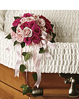 Arrangement floral spécialisé avec élément de cercueil Réflexion rose