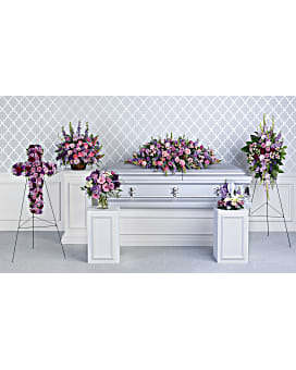 Arreglo de condolencias de la colección Lavender Tribute de Teleflora