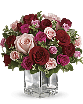 Arreglo floral con ramo de rosas rojas Love Medley de Teleflora