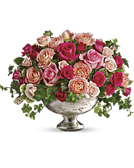 Queen's Court de Teleflora Flower Arrangement