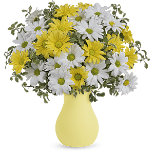 Shop Teleflora's Upsy Daisy bouquet